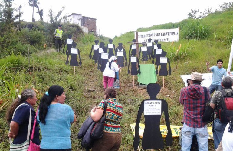 Marchan en Medellín por los desaparecidos en Colombia. 