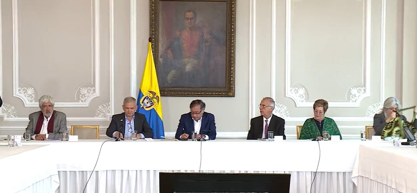 Presidente Petro y su gabinete ministerial. Foto: Twitter Consejo Gremial.