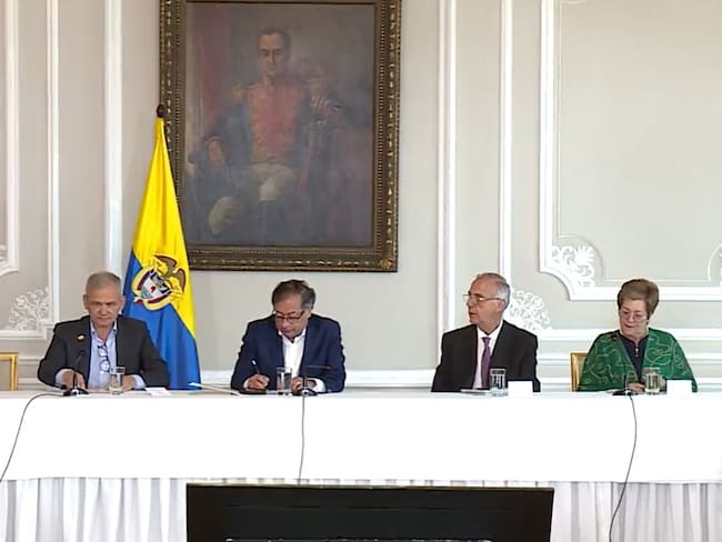 Presidente Petro y su gabinete ministerial. Foto: Twitter Consejo Gremial.