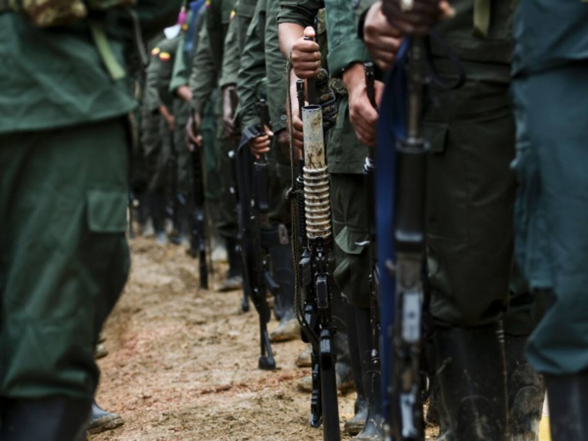 Disidentes de las Farc hostigan puestos de policía y base militar en Cauca