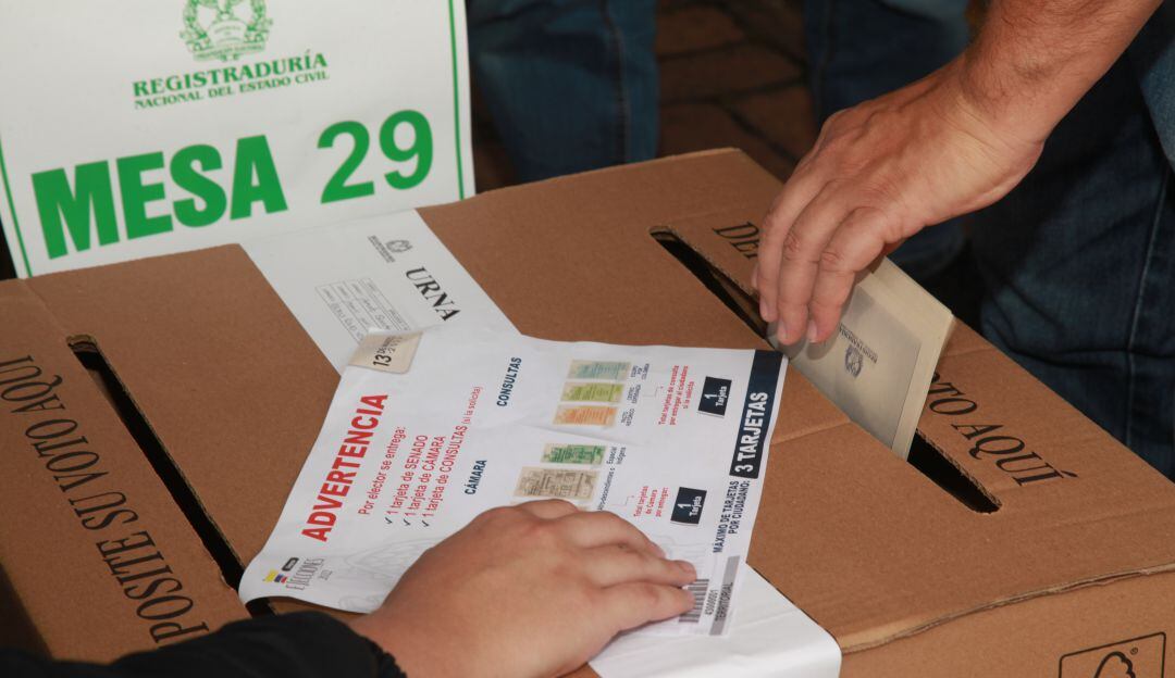 ¿Puedo votar en un lugar distinto al que me inscribí?