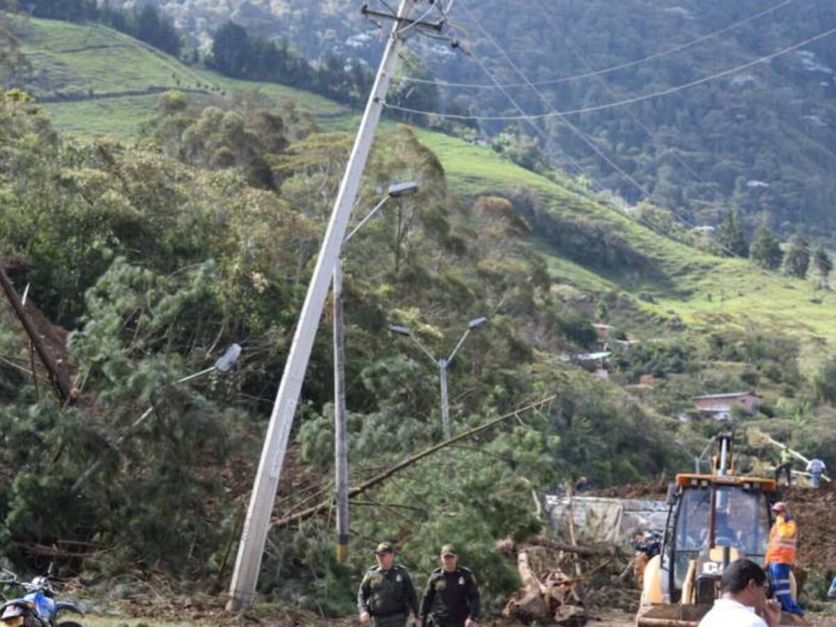 Derrumbe en vía Medellín-Bogotá solo se removerá hasta rescate de desaparecidos