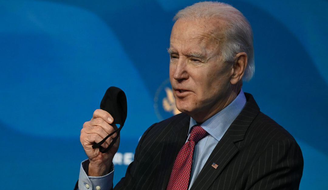 Joe Biden recordando la importancia de usar el tapabocas mientras avanzan las inmunizaciones en el país.