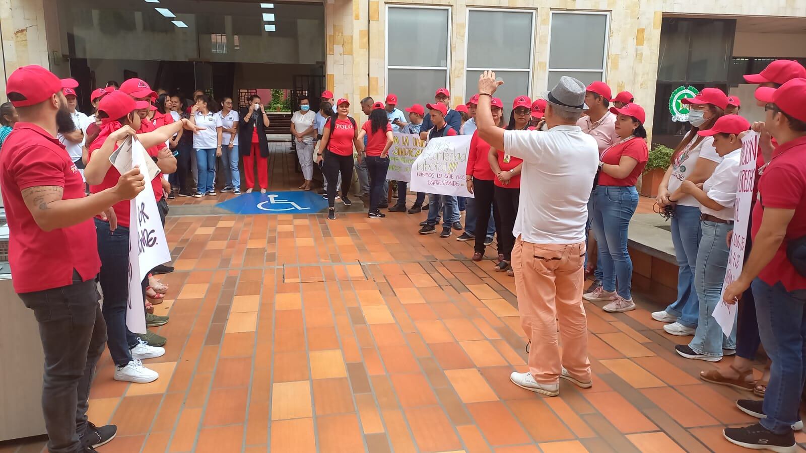 Plantón sindicato trabajadores Alcaldía de Cúcuta