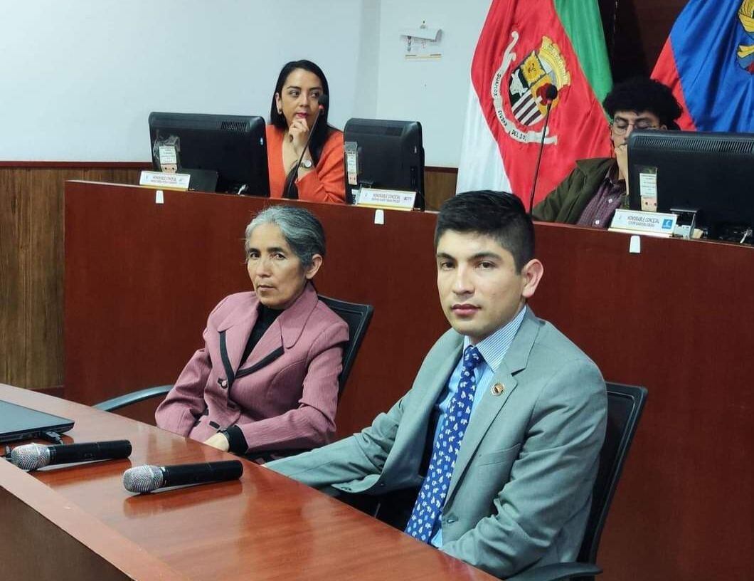 Leopoldo Miguel Pava, es abogado de profesión, cuenta con especializaciones en Contratación Estatal, Derecho Procesal Penal.