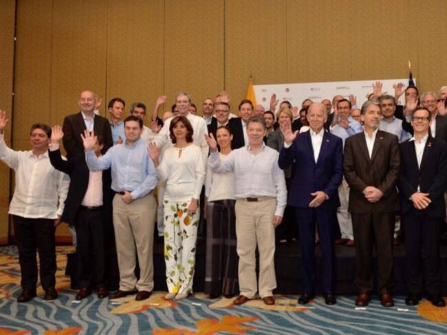Santos pide a empresarios invertir en la nueva Colombia en paz
