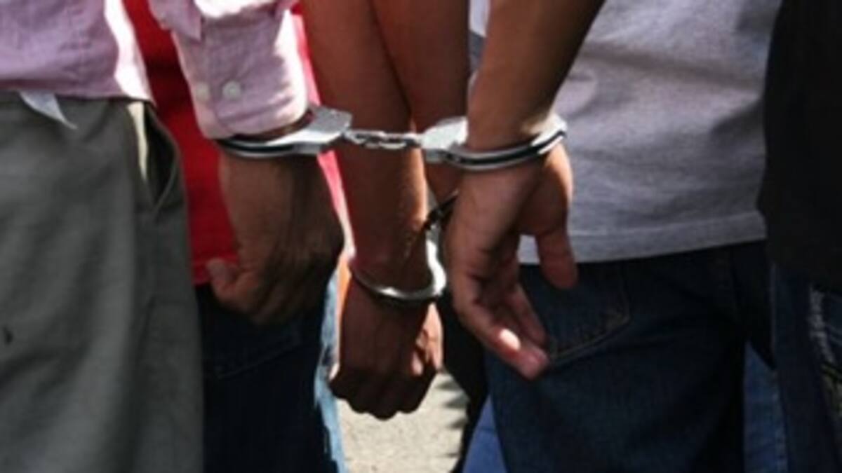 Expulsan a cubanos que intentaron sobornar a la Policía