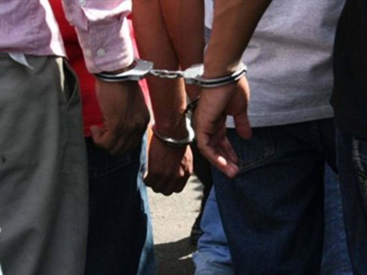 Expulsan a cubanos que intentaron sobornar a la Policía