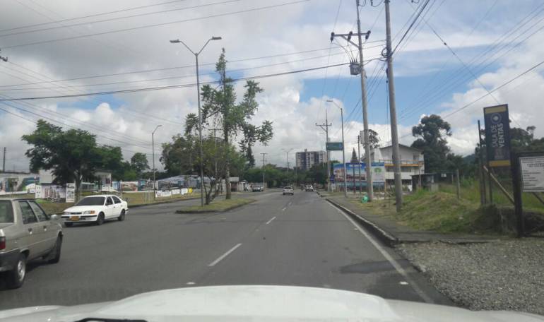 Avenida Centenario al norte de Armenia