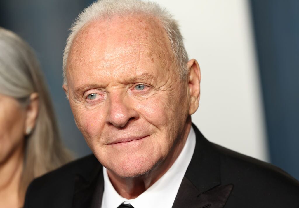 BEVERLY HILLS, CALIFORNIA - MARCH 27: Anthony Hopkins attends the 2022 Vanity Fair Oscar Party hosted by Radhika Jones at Wallis Annenberg Center for the Performing Arts on March 27, 2022 in Beverly Hills, California. (Photo by Arturo Holmes/FilmMagic)
