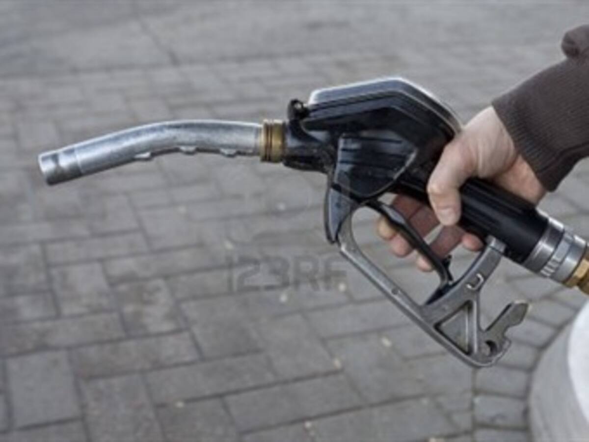 Hoy comienza a regir la nueva fórmula para ajustar los precios de los combustibles