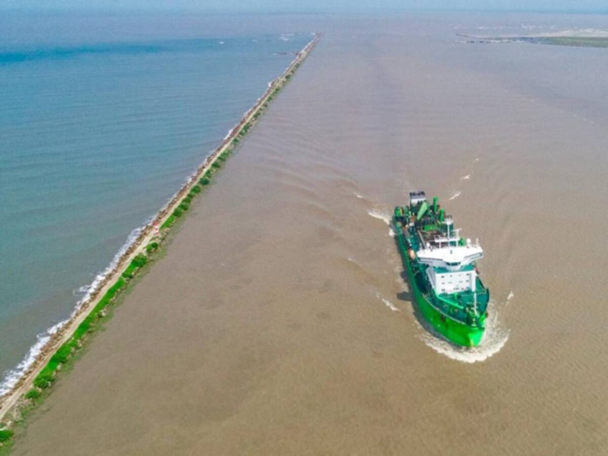 Inicia trabajos de dragado en Bocas de Ceniza