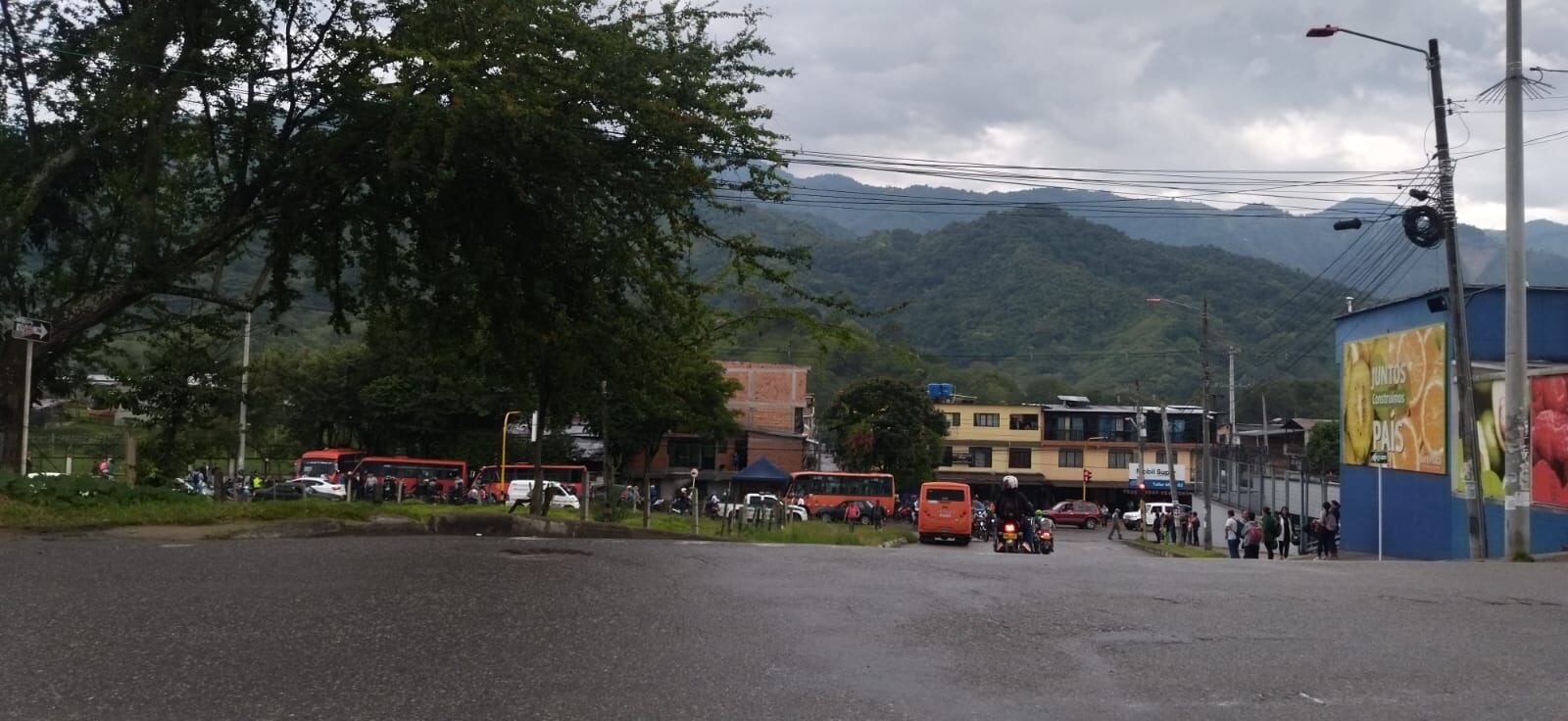 Persisten bloqueos en varios puntos de Ibagué.