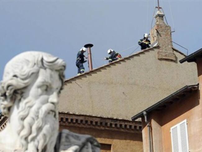 Capilla Sixtina se alista para el cónclave que elegirá el remplazo de Benedicto XVI