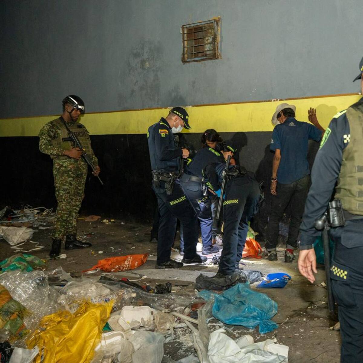 Toma policial y militar en el centro de Cali deja armas incautadas y cierre de establecimientos