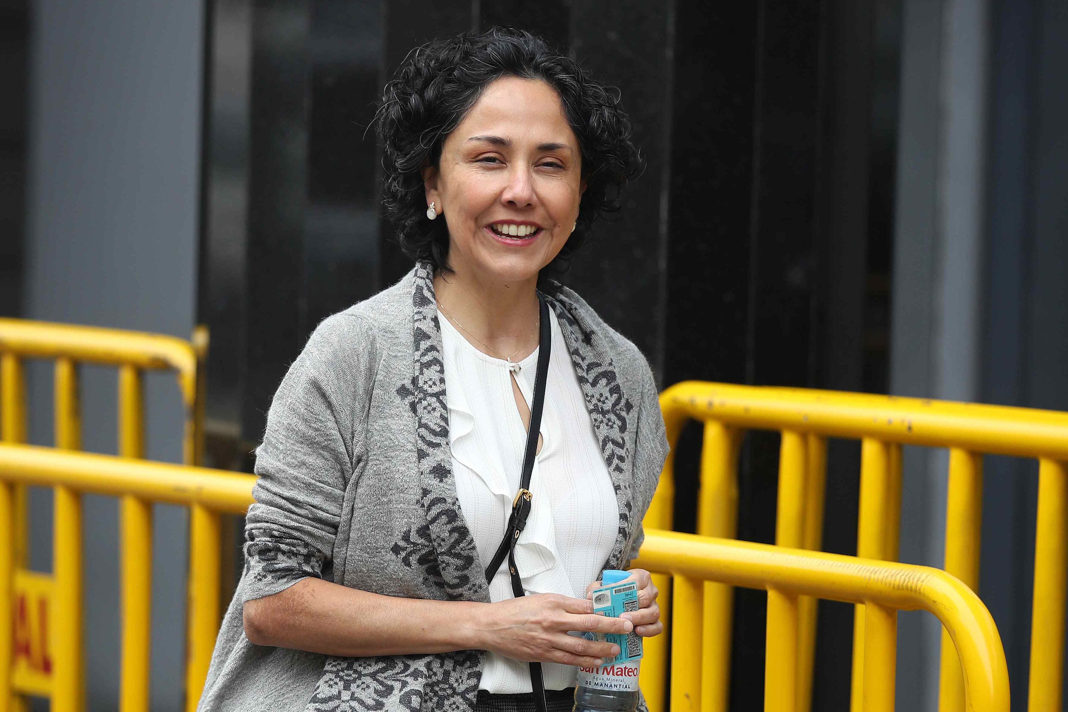 AME4855. BOGOTÁ (COLOMBIA), 15/04/2025.- Fotografía de archivo del 6 de noviembre de 2024 de la ex primera dama de Perú Nadine Heredia en Lima (Perú). Heredia, esposa del expresidente Ollanta Humala, ingresó este martes en la Embajada de Brasil en Lima y solicitó asilo a ese país, horas después de ser condenada a 15 años de prisión por lavado de activos al recibir aportes de Odebrecht para las campañas de su marido en 2006 y 2011, informó la Cancillería de la nación andina. EFE/ Paolo Aguilar ARCHIVO