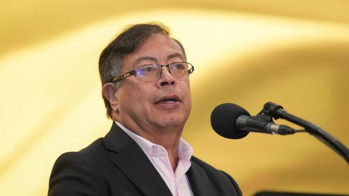 “El contrato de prestación servicios debe pasar a la historia”: Presidente Petro