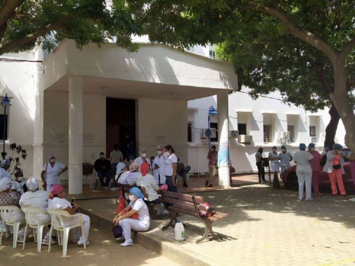 Médicos advierten tomarse hospital de Valledupar por falta de pagos