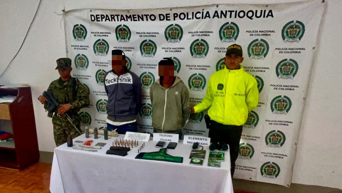 Capturados dos integrantes del Clan del Golfo en el suroeste de Antioquia. Foto: Cuarta Brigada.