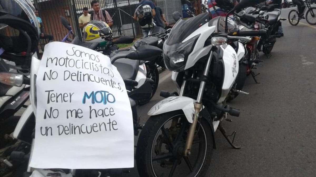 Comparendos por infringir parrillero en moto rige desde el lunes 24 febrero