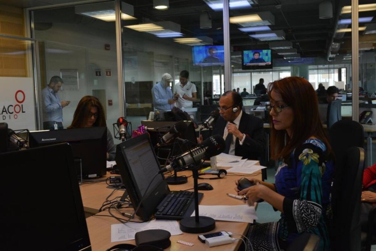 Tras dos décadas de estar inundando de humor a los colombianos, el admirado periodista se retira de La Luciérnaga, vea como desarrolla su último programa.