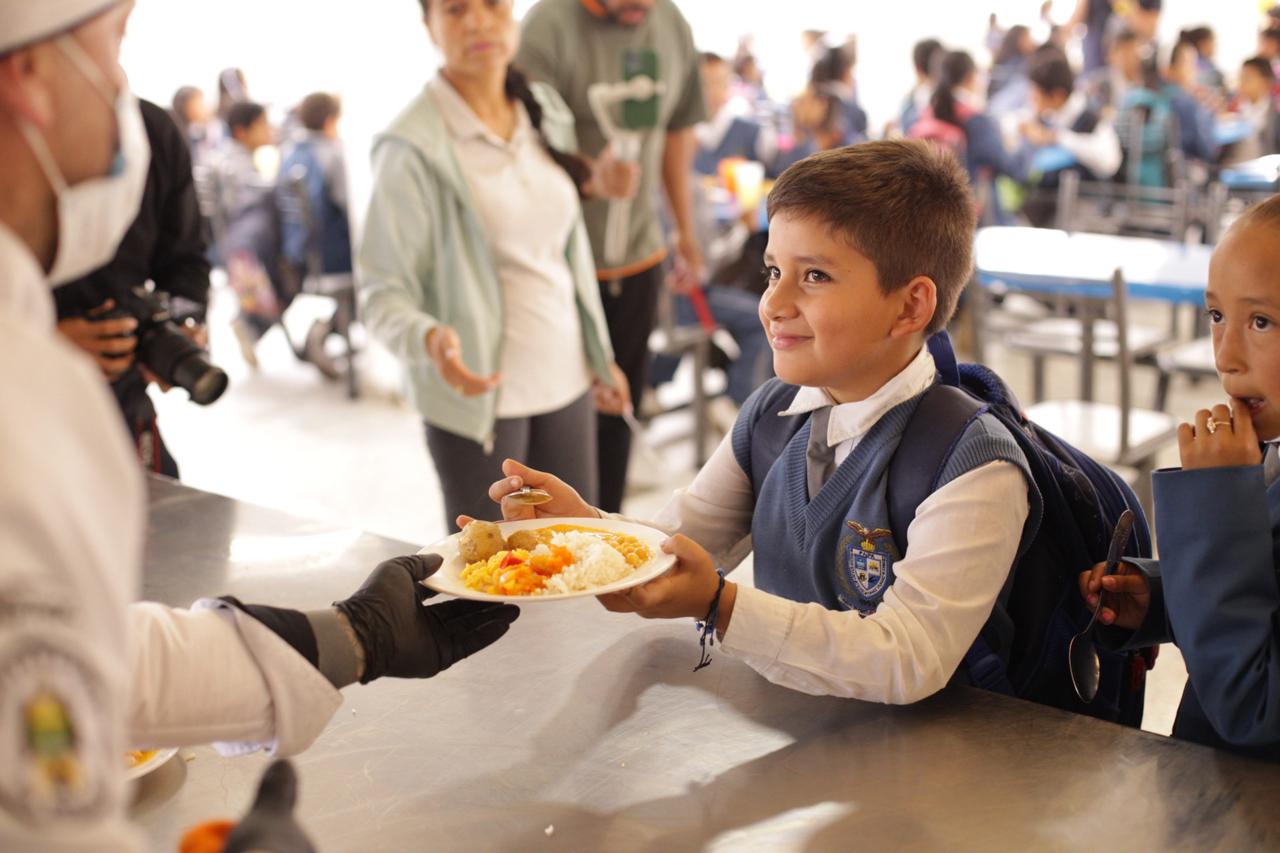 El departamento de Boyacá alcanzó la cobertura total del Programa de Alimentación Escolar, garantizando el suministro diario de alimentos a miles de estudiantes, en una estrategia que busca fortalecer la permanencia escolar y el bienestar nutricional en zonas urbanas y rurales.