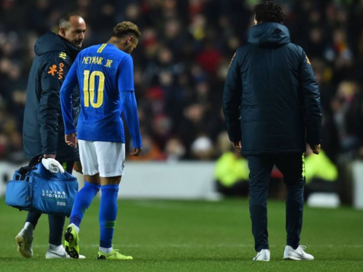 Brasil derrotó a Camerún en amistoso pero Neymar se retiró lesionado