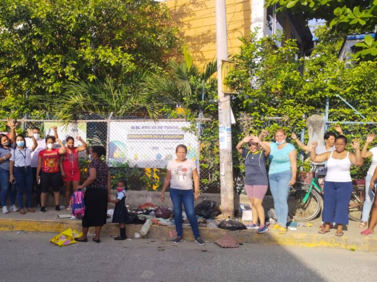 Plantón en colegio de Cartagena para exigir señalización de tránsito