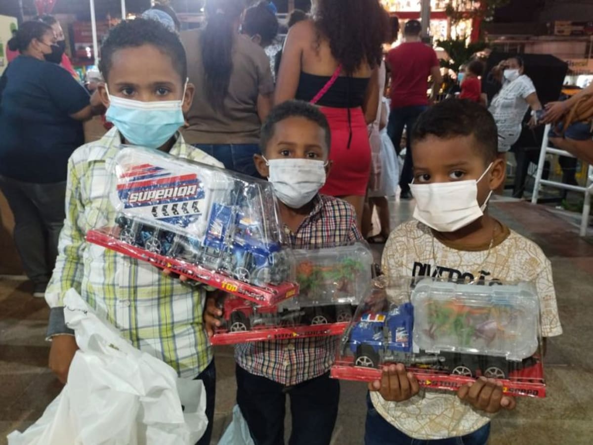 Caracol Radio, Tropicana y el Gigante del Hogar entregaron 200 regalos