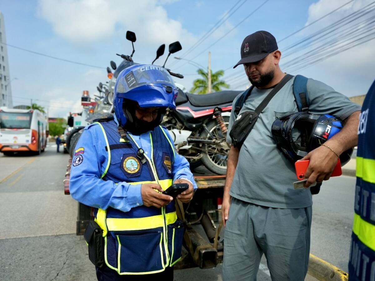 54 motocicletas inmovilizadas por invadir carril de Transcaribe en Ronda Real