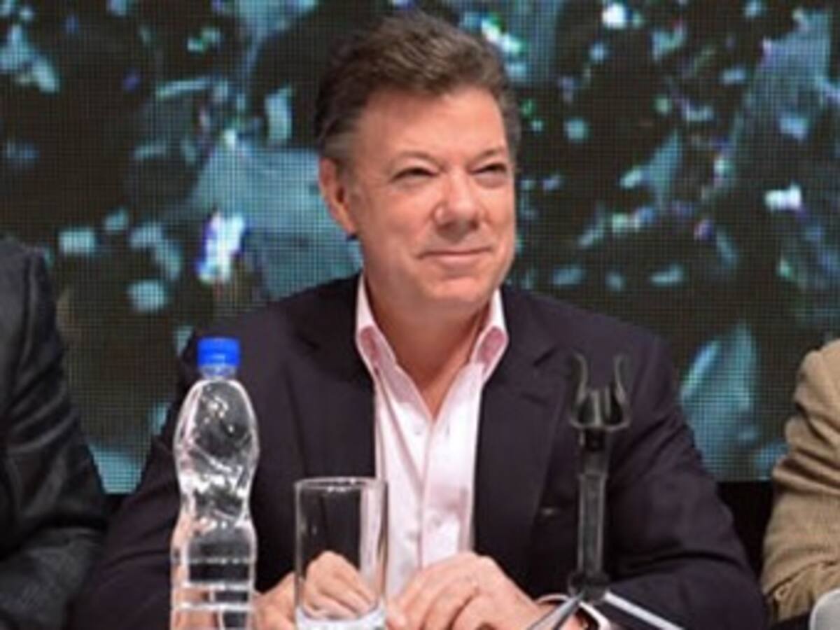 Santos y Uribe: los rivales de moda en Twitter por Asamblea de la U