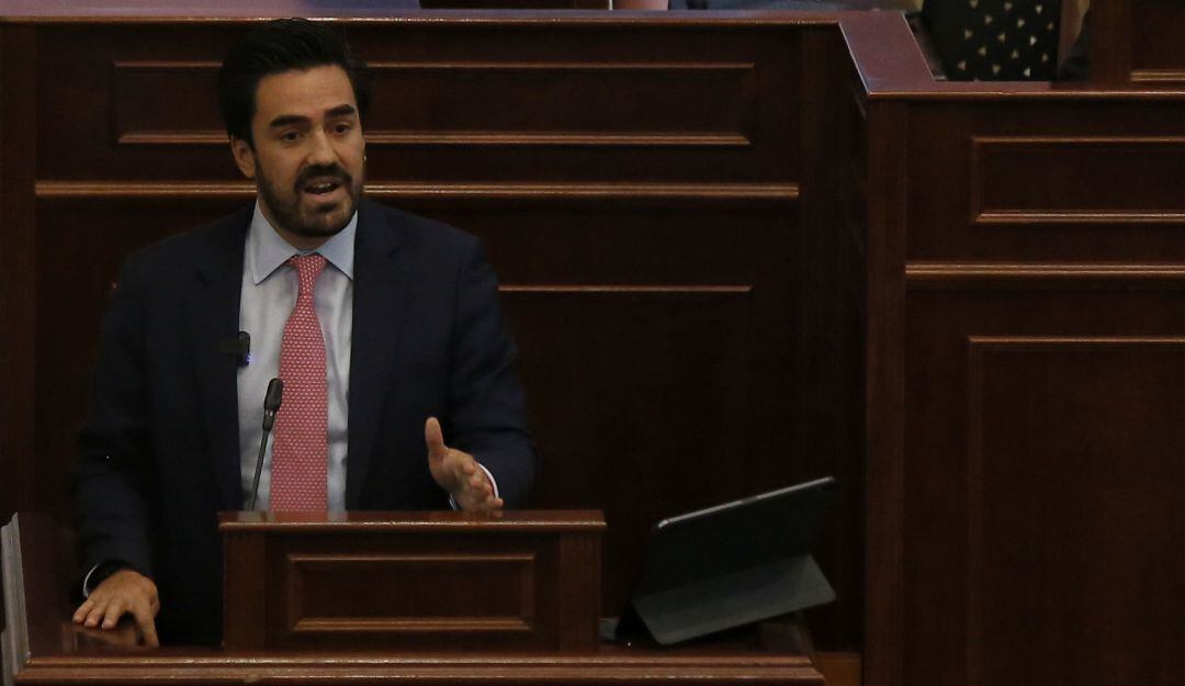 Gabriel Santos acusa de 'sepulturera' a presidenta de Cámara Jennifer Arias