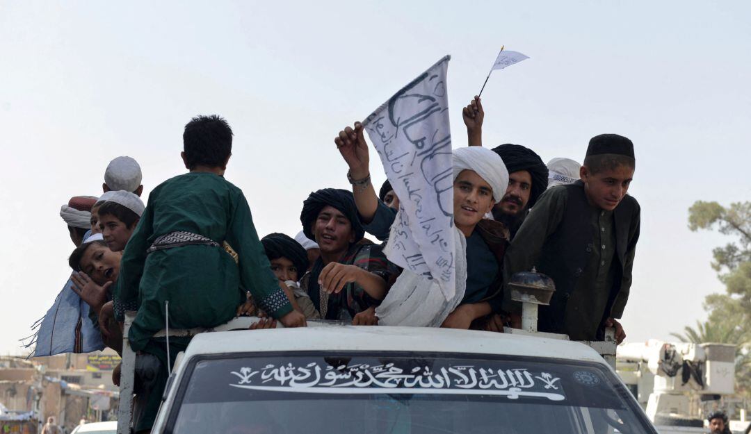 Talibanes celebran en Kabul