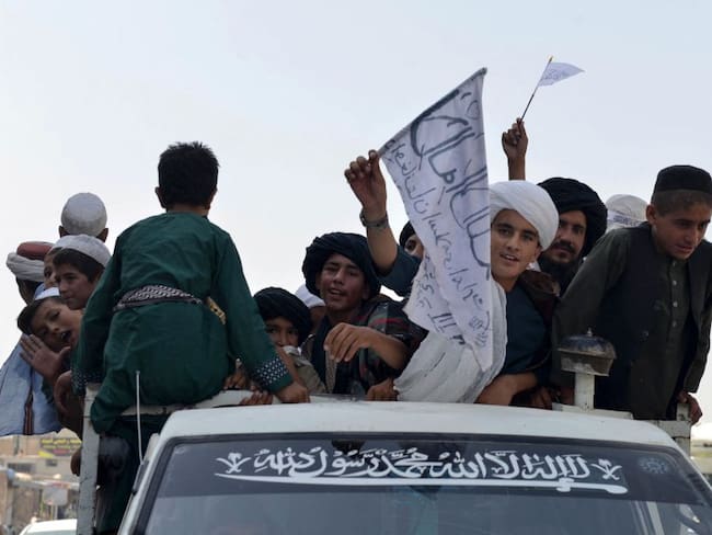 Talibanes celebran en Kabul