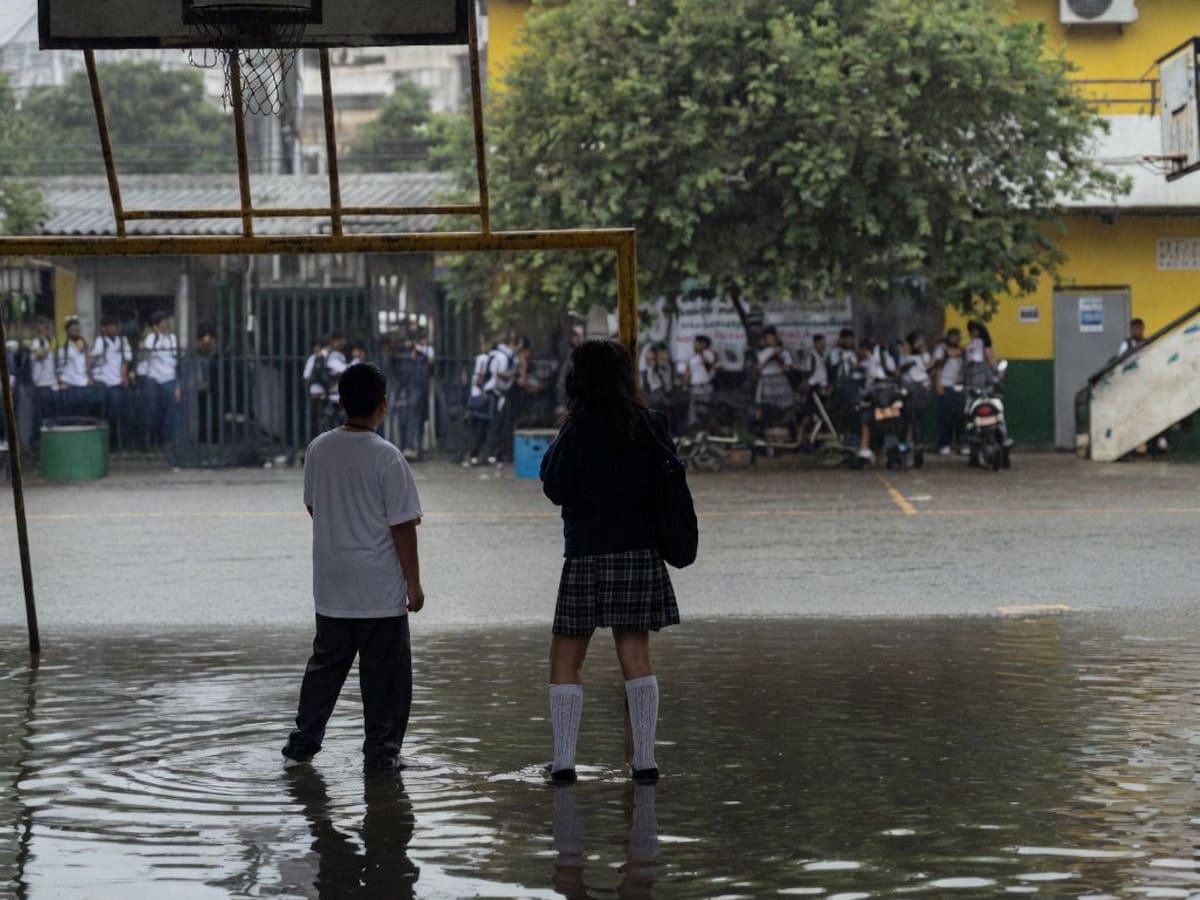 “Queremos estudiar, no nadar”: estudiantes de Turbo protestan por fallas en alcantarillado