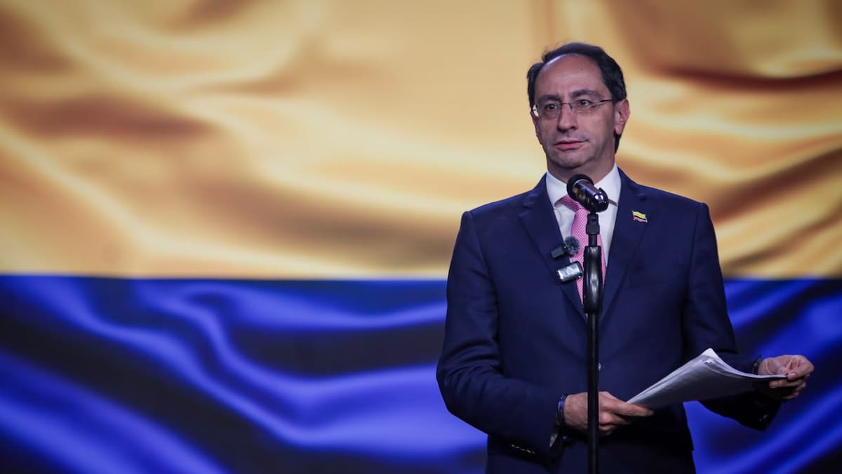 Restrepo anunció la conformación de la Comisión Nacional de Empalme con destacados miembros