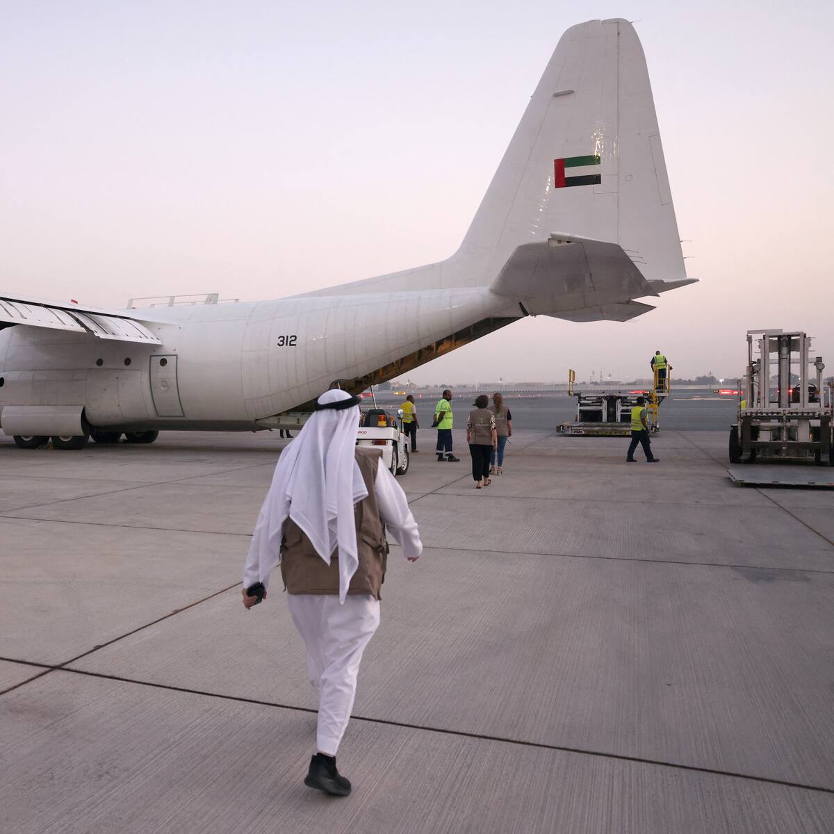 Aeropuerto de Dubái suspende sus operaciones como consecuencia de la guerra en oriente medio