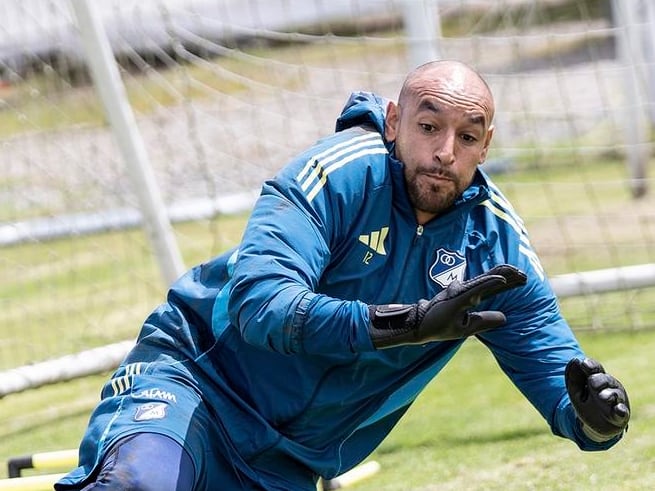 Diego Novoa se quejó del insólito gol que recibió Millonarios en Copa Colombia: “Me patea la mano” / @MillosFCoficial