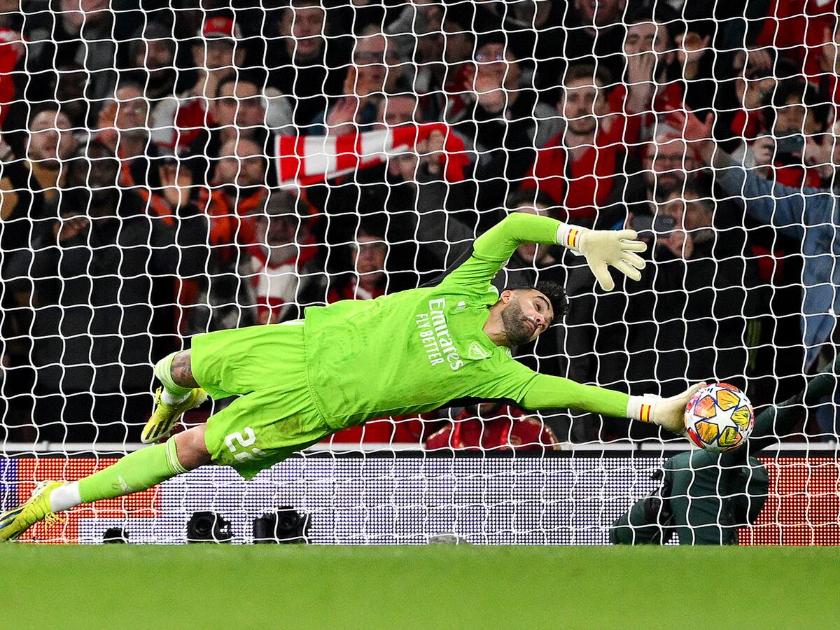 Raya guía al Arsenal a los cuartos de final de la Champions después de 14 años