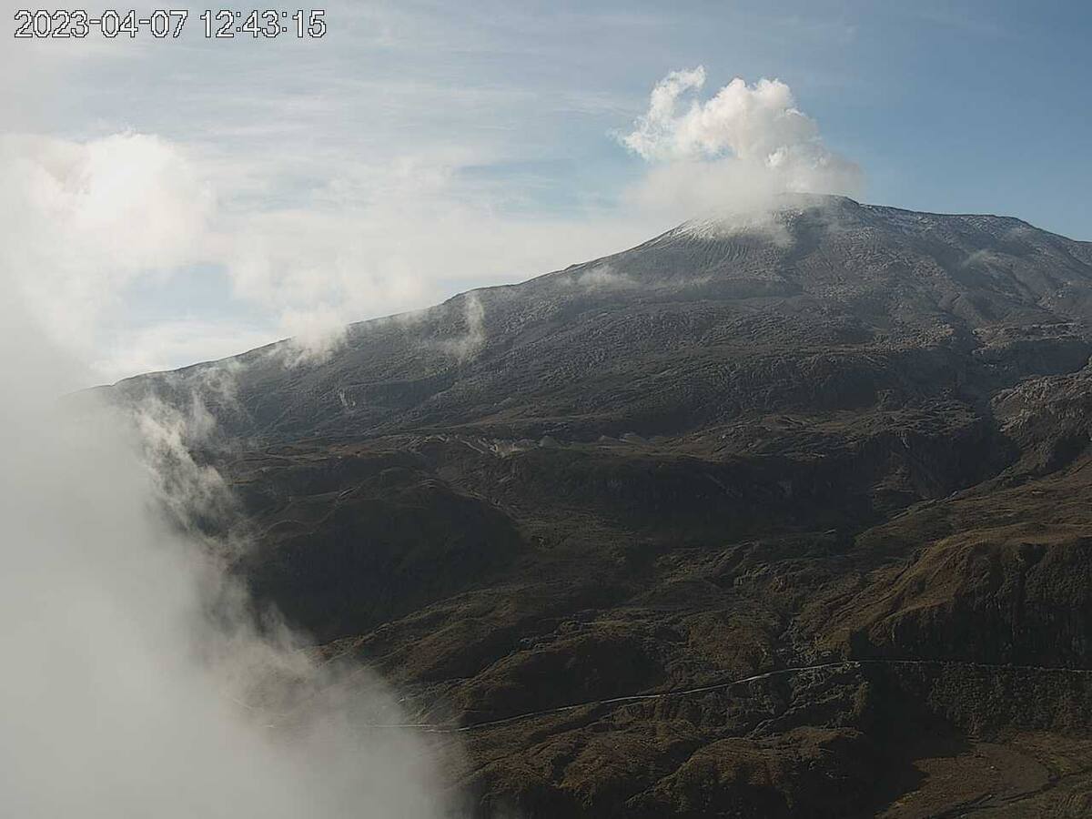 Reducen los sismos en el volcán Nevado del Ruiz, pero aumenta la temperatura en el cráter