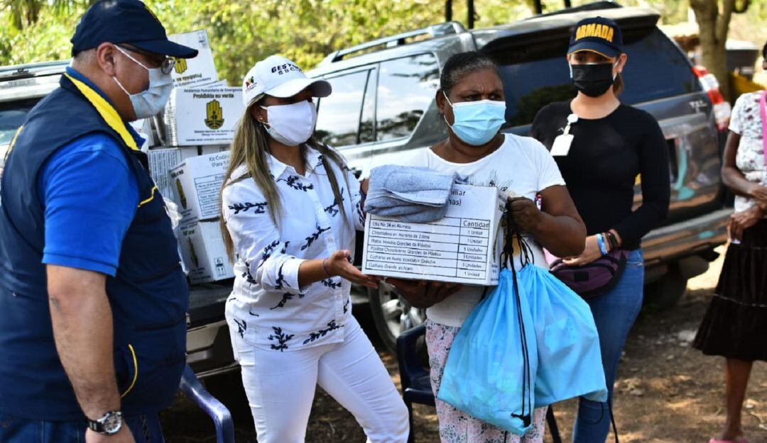 Entrega de ayudas humanitarias a población de la vereda Púa 2 en Arroyo de Piedra