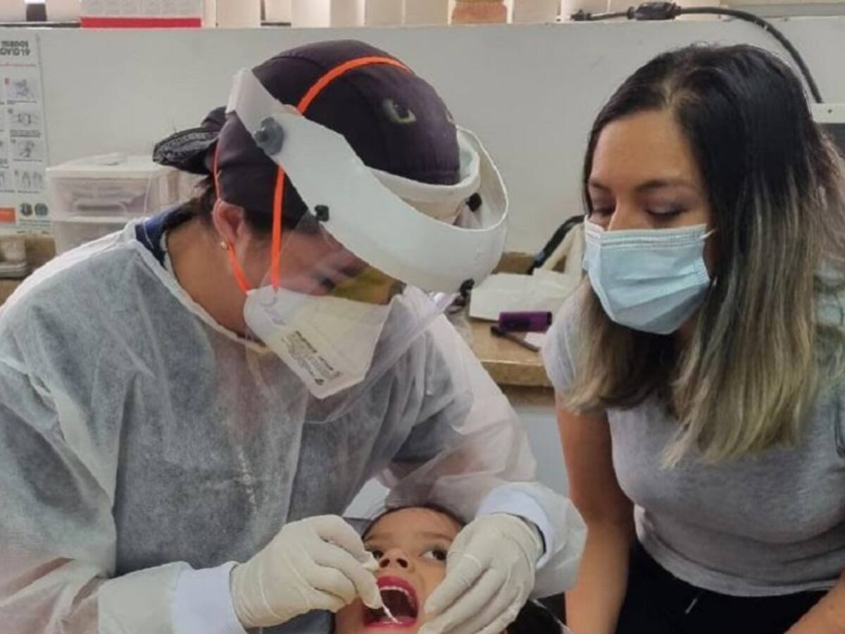 Policía realizó jornada de aplicación de barniz de flúor en Bolívar