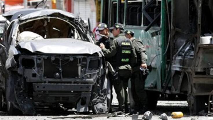 Nuevo choque entre Santos y Uribe por atentados terroristas