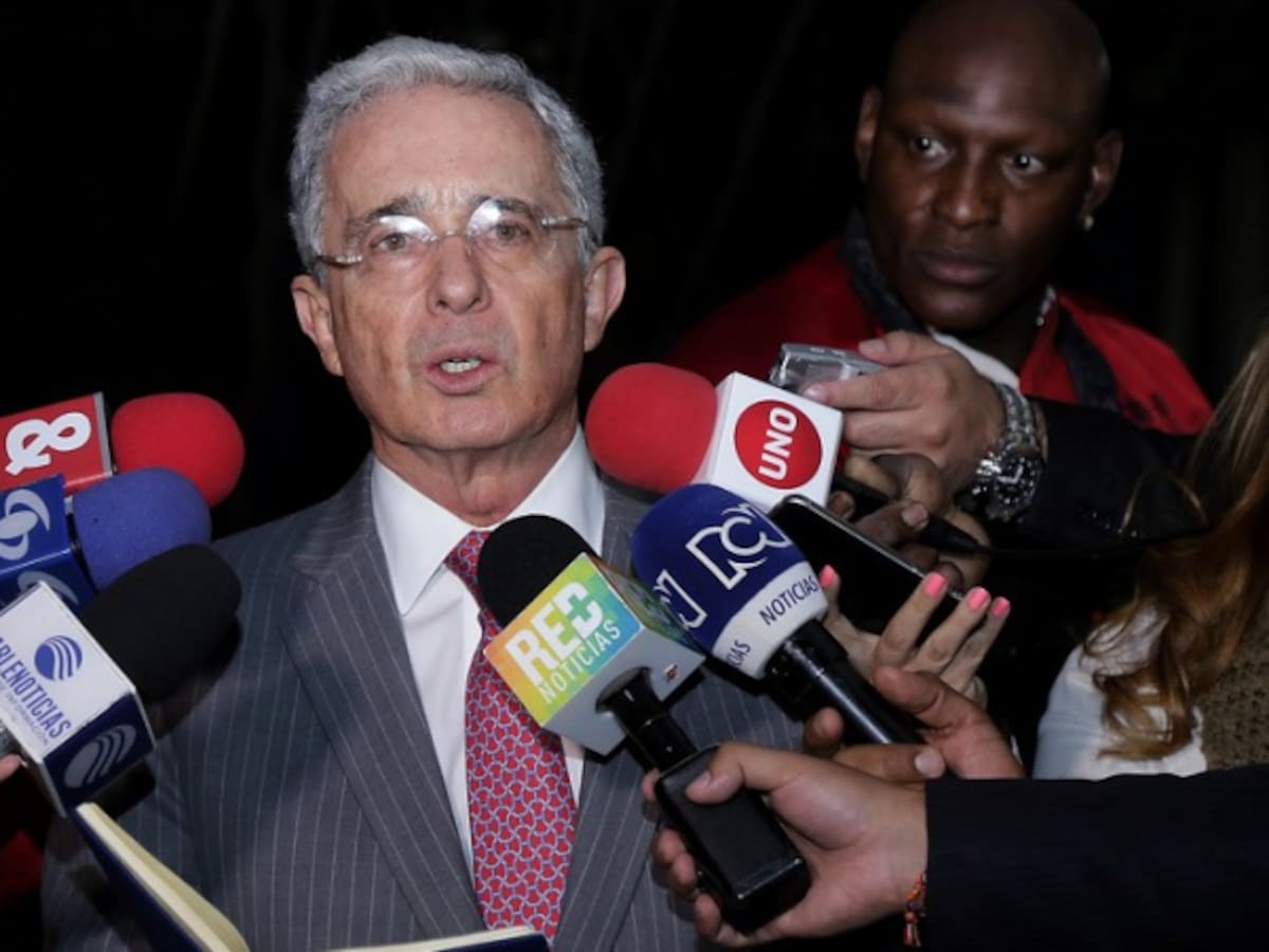 Uribe entregó nombre de ex paramilitares dispuestos a esclarecer hechos como el de Álvaro Gómez