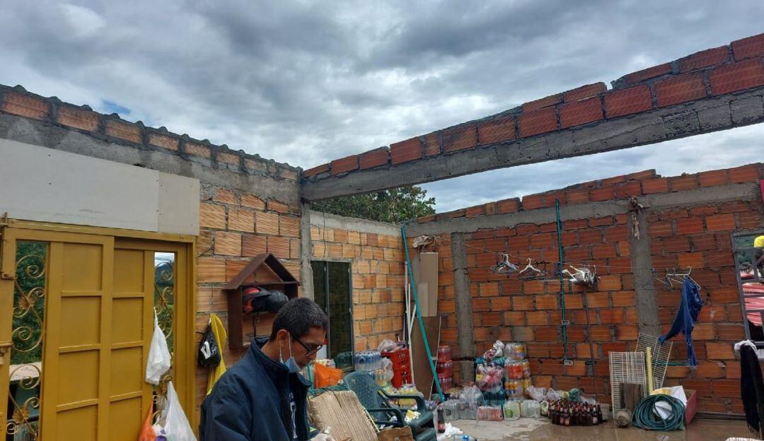 El hecho se registró hacia las 6: 00 de la tarde y dejó serias afectaciones en varias viviendas.