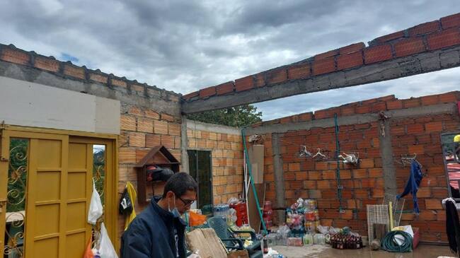 El hecho se registró hacia las 6: 00 de la tarde y dejó serias afectaciones en varias viviendas.