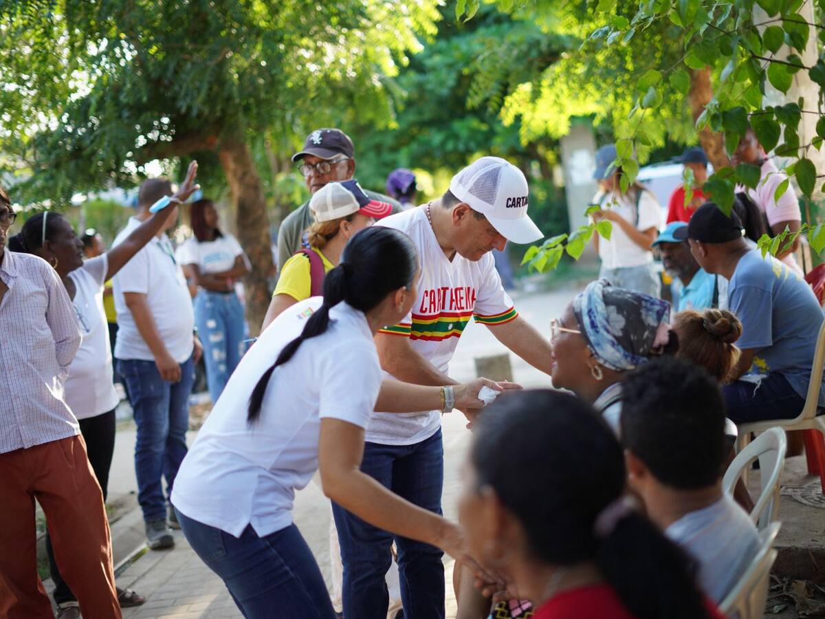 Dumek Turbay recorrió nueve barrios de Cartagena ‘terraceando’ su propuesta