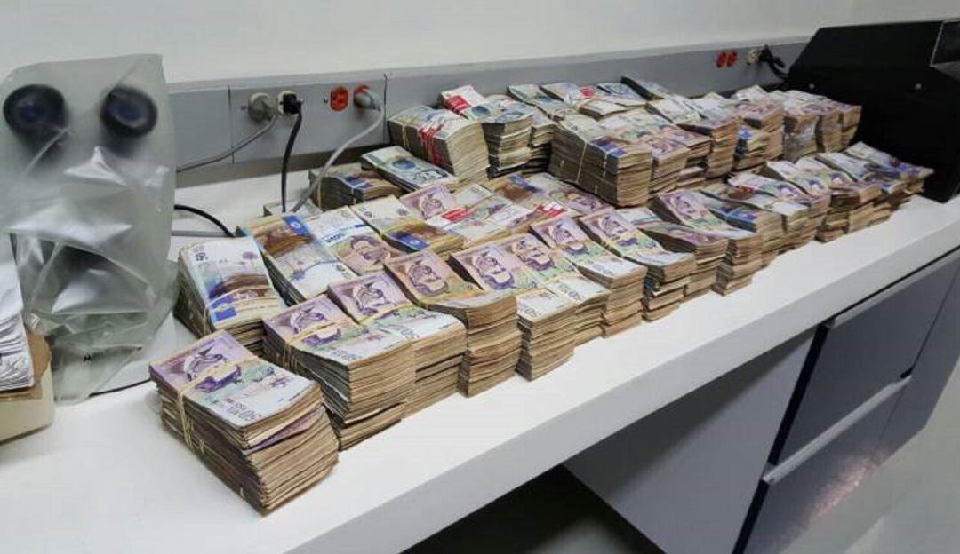 Los dos hombres, luego de cometer el taquillazo, se escaparon en una motocicleta.