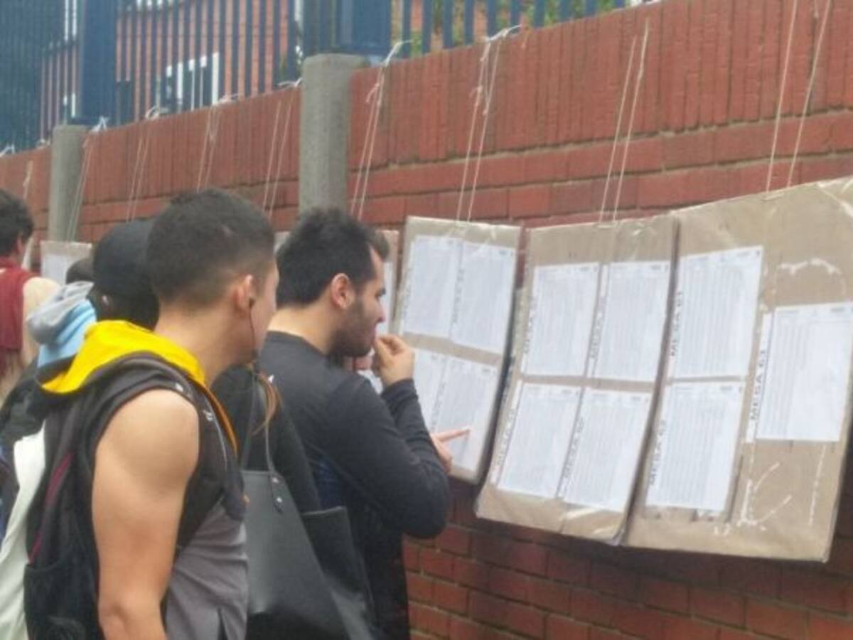 Polarización en elecciones crea temor sobre paz en Colombia: The Guardian