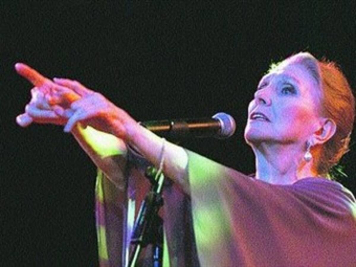 María Dolores Pradera recibe en Cádiz el homenaje del FIT